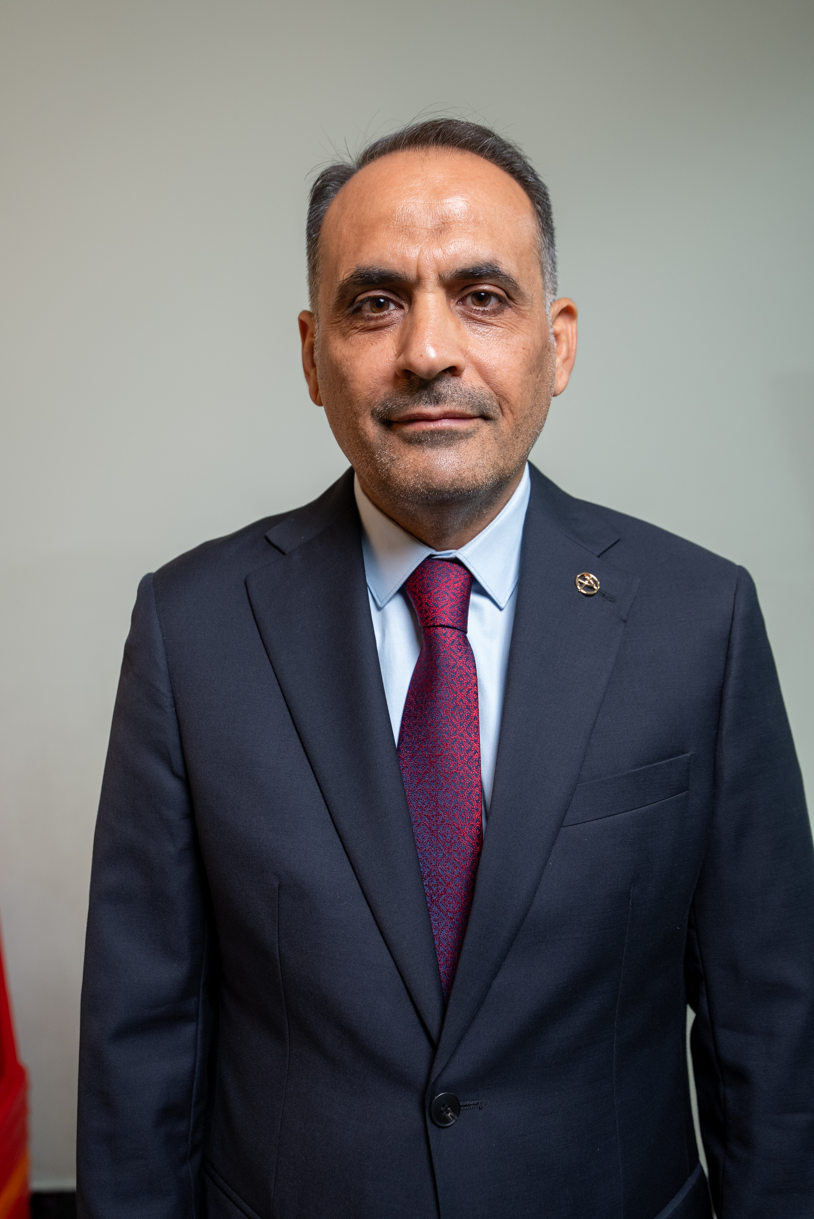 الأستاذ معتز عباس عبد حسين المشاهدي